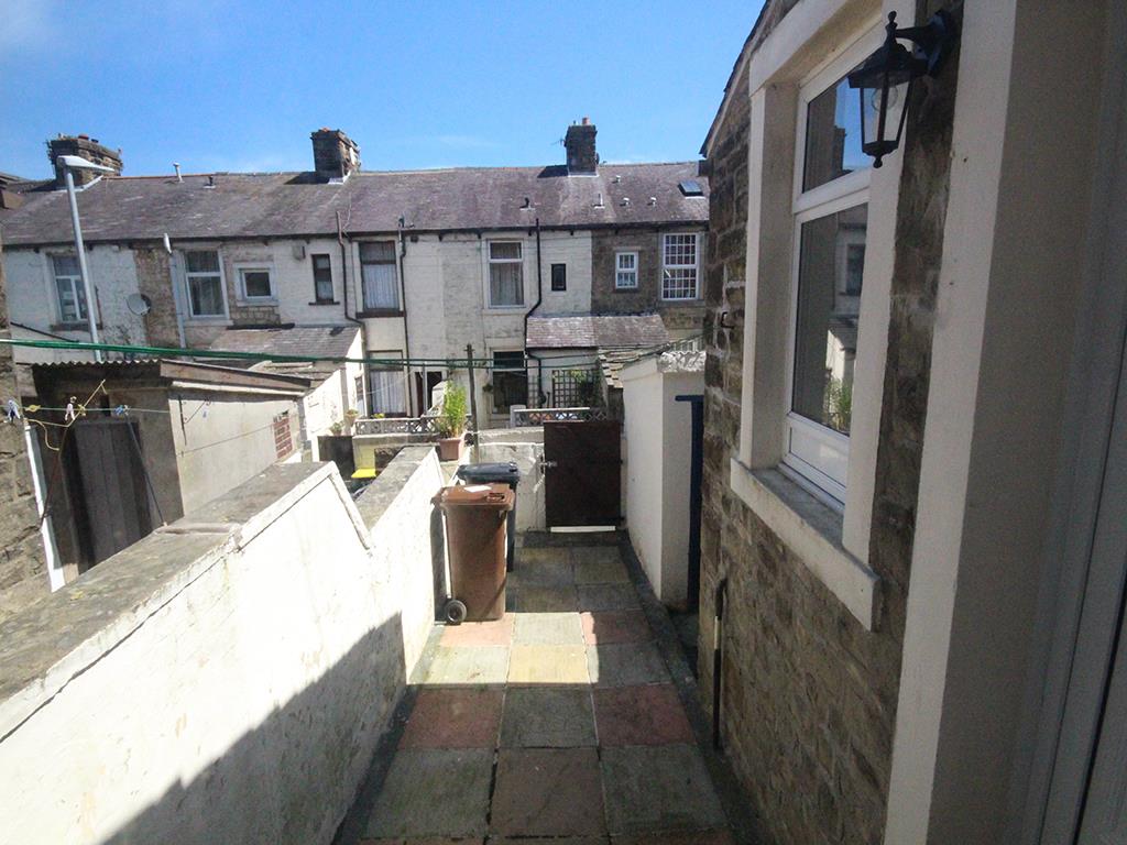 3 bedroom mid terrace house To Let in Barnoldswick - IMG_6964.jpg
